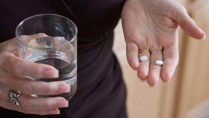 Reception of pills for thoracic osteochondrosis
